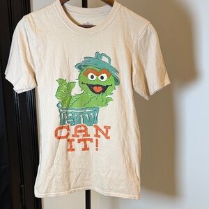 Sesame Street Oscar the Grouch Graphic Tee - Cream & Green with Orange Text. S